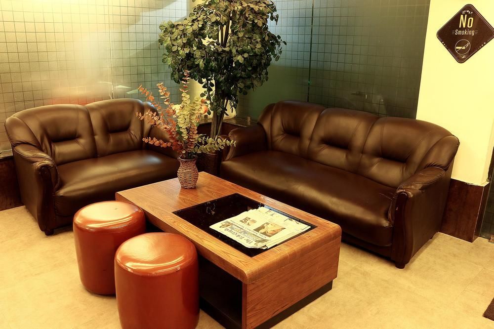 Oyo Premium New Alipore South Hotel 3*